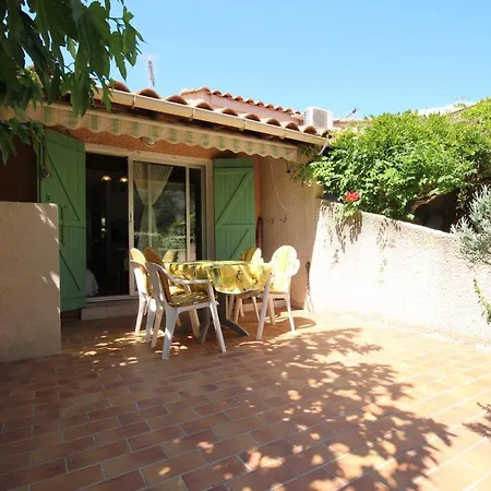 Maison De Vacances: Beachside Retreat With Terrace Portiragnes