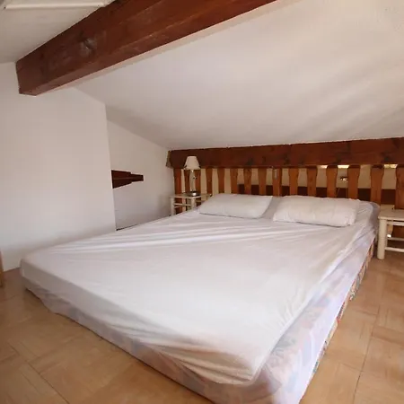 Maison De Vacances: Beachside Retreat With Terrace Portiragnes